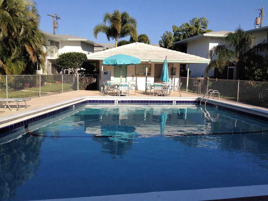 Photo of 510 Prosperity Farms Rd. Road #4b, North Palm Beach, FL 33408 (MLS # B26045000)