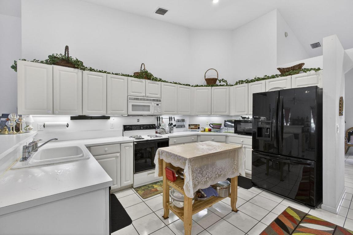 LAKEFIELD OF THE LANDINGS AT WELLINGTON 3A - Residential