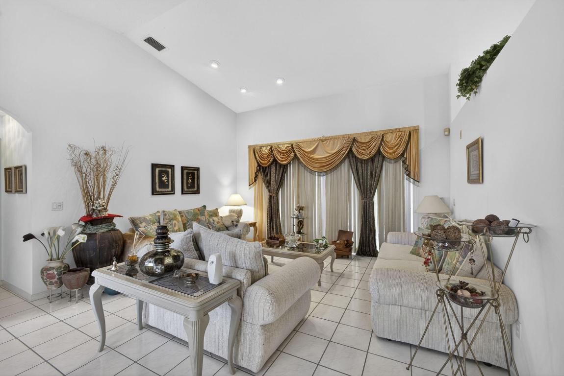 LAKEFIELD OF THE LANDINGS AT WELLINGTON 3A - Residential