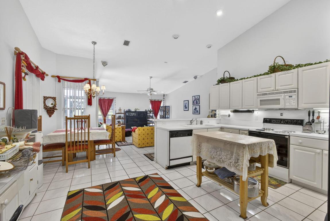 LAKEFIELD OF THE LANDINGS AT WELLINGTON 3A - Residential