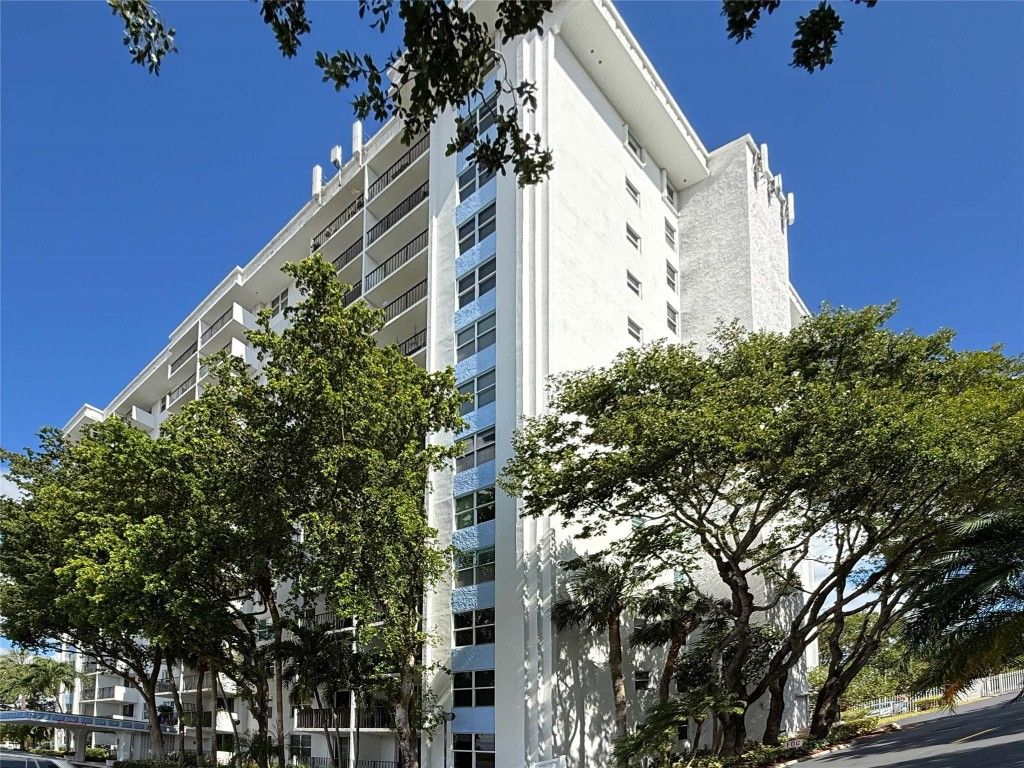 Photo of 1800 N Andrews Avenue #1G, Fort Lauderdale, FL 33311 (MLS # F10533483)