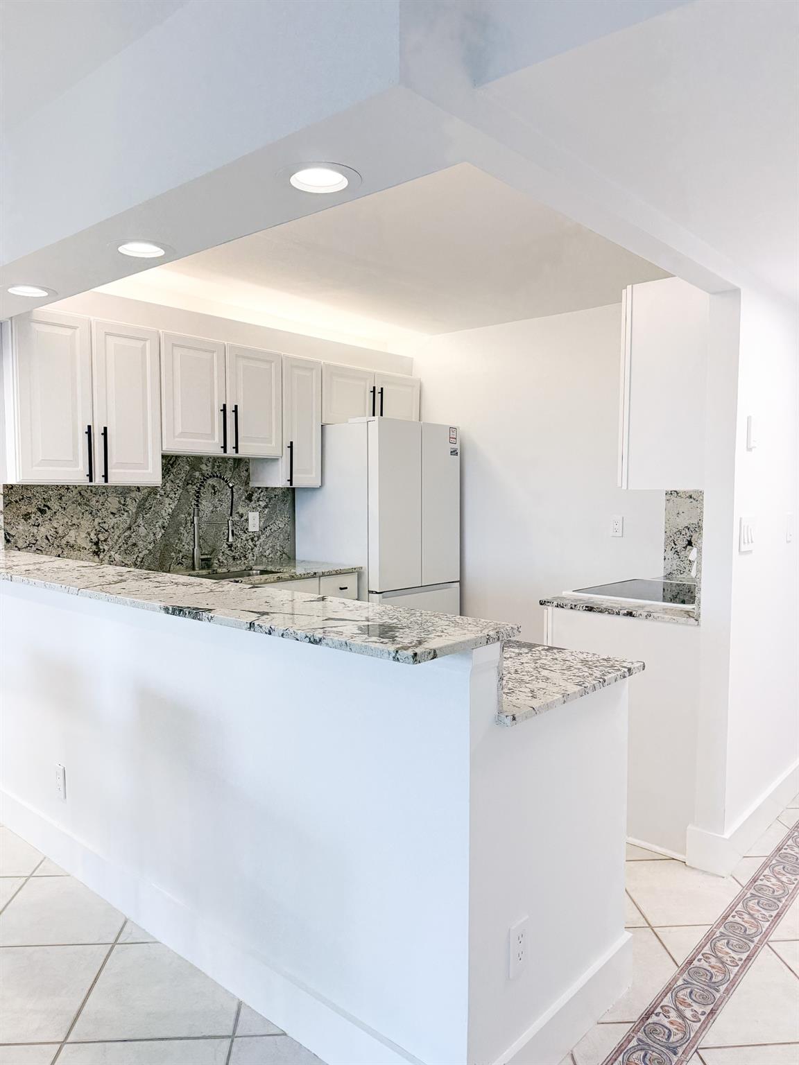 DRAKE TOWER CONDO - Residential