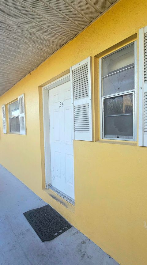 1505 Crescent Circle B24 West Palm Beach FL 33403