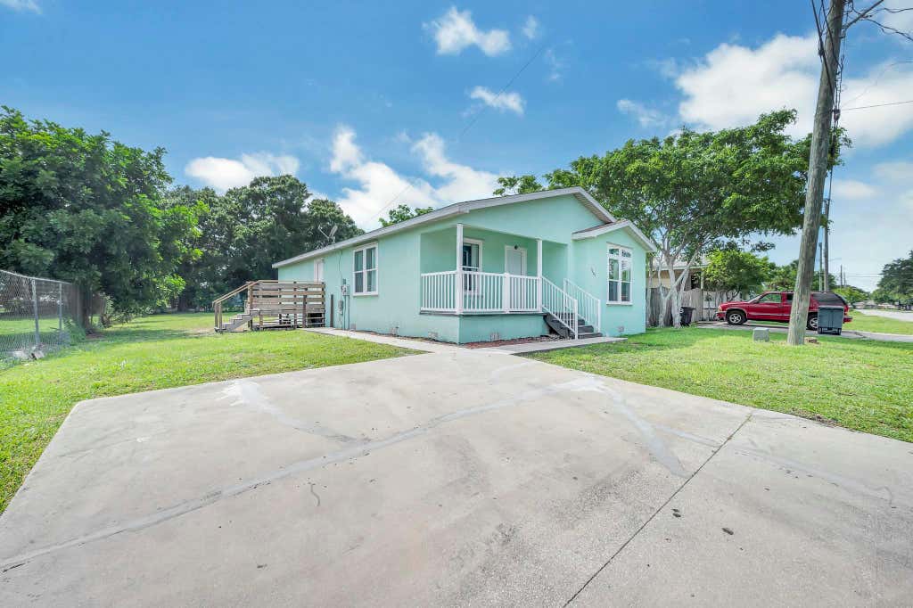 Photo of 1303 N 15th Street, Fort Pierce, FL 34950 (MLS # R10895459)