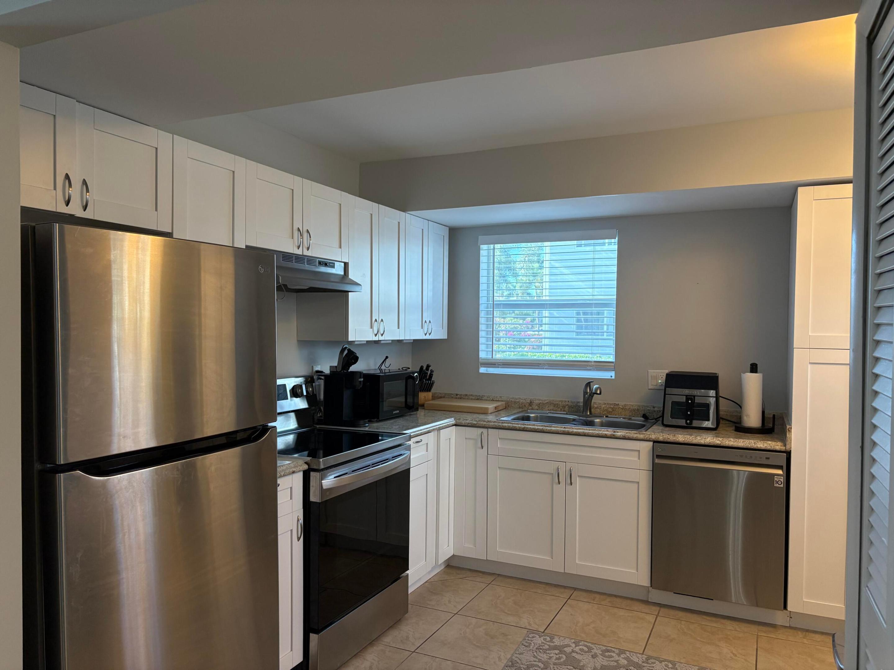 COLONIAL CLUB CONDO SEC 1 - Residential