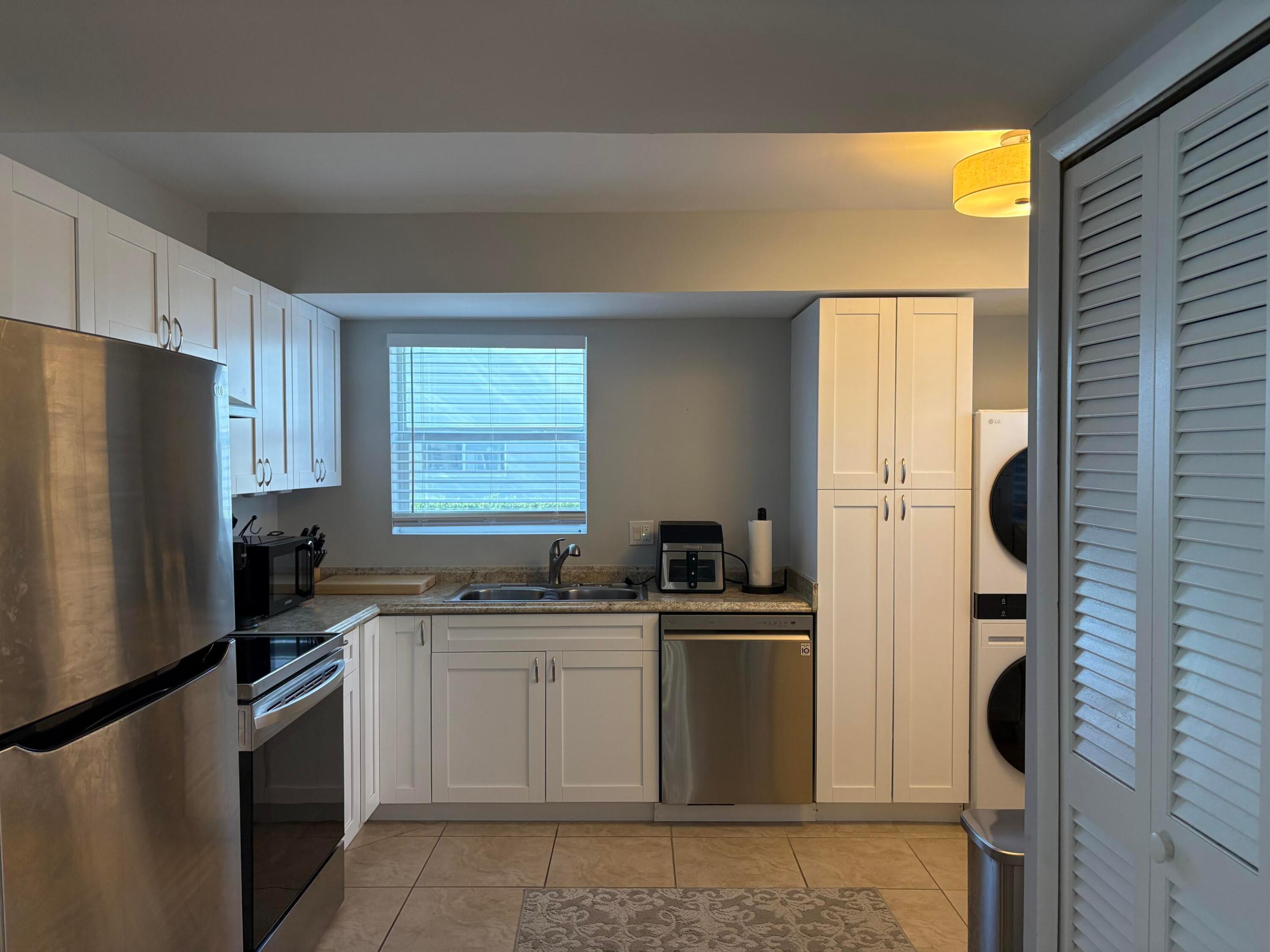 COLONIAL CLUB CONDO SEC 1 - Residential