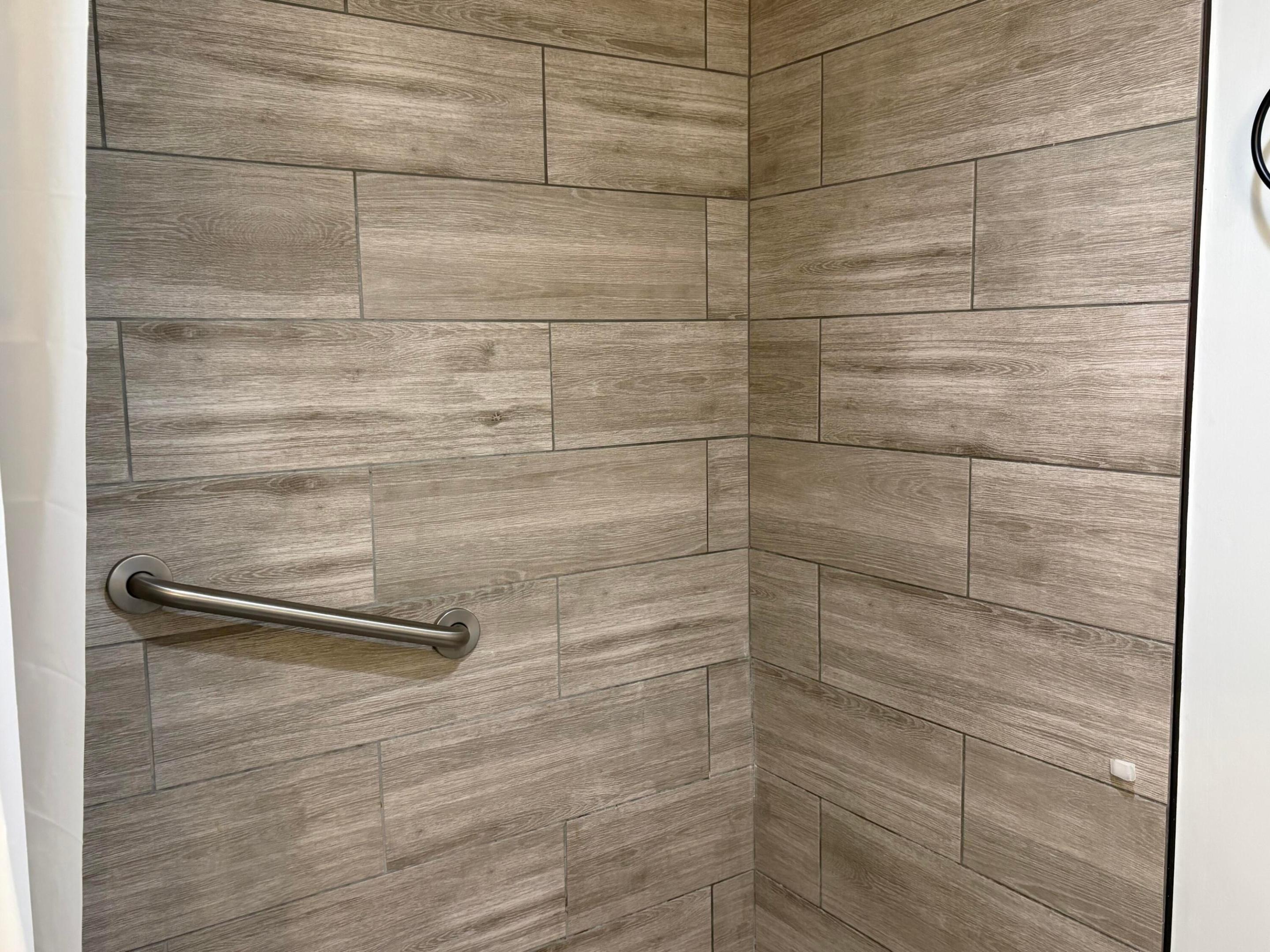 COLONIAL CLUB CONDO SEC 1 - Residential