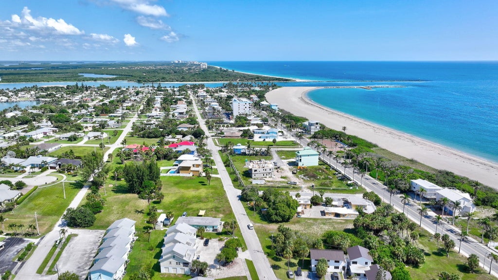 Photo of 651 HERNANDO Street, Fort Pierce, FL 34949 (MLS # B26066328)