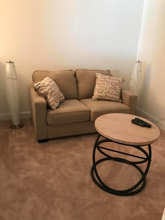 POINTE 100 CONDO - Residential Lease