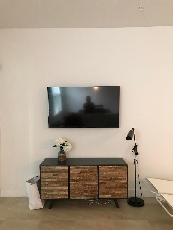 POINTE 100 CONDO - Residential Lease