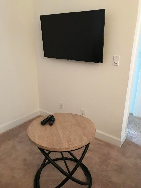 POINTE 100 CONDO - Residential Lease