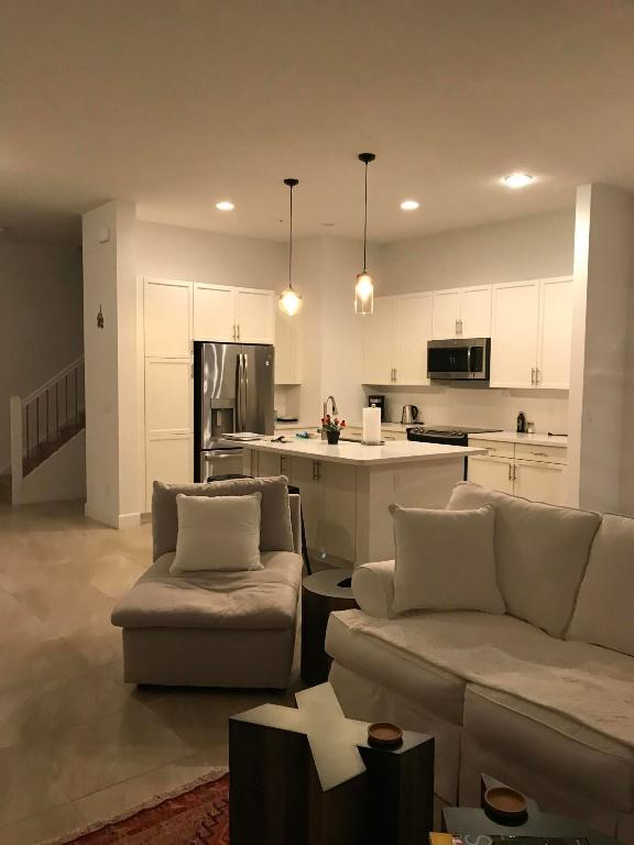 POINTE 100 CONDO - Residential Lease