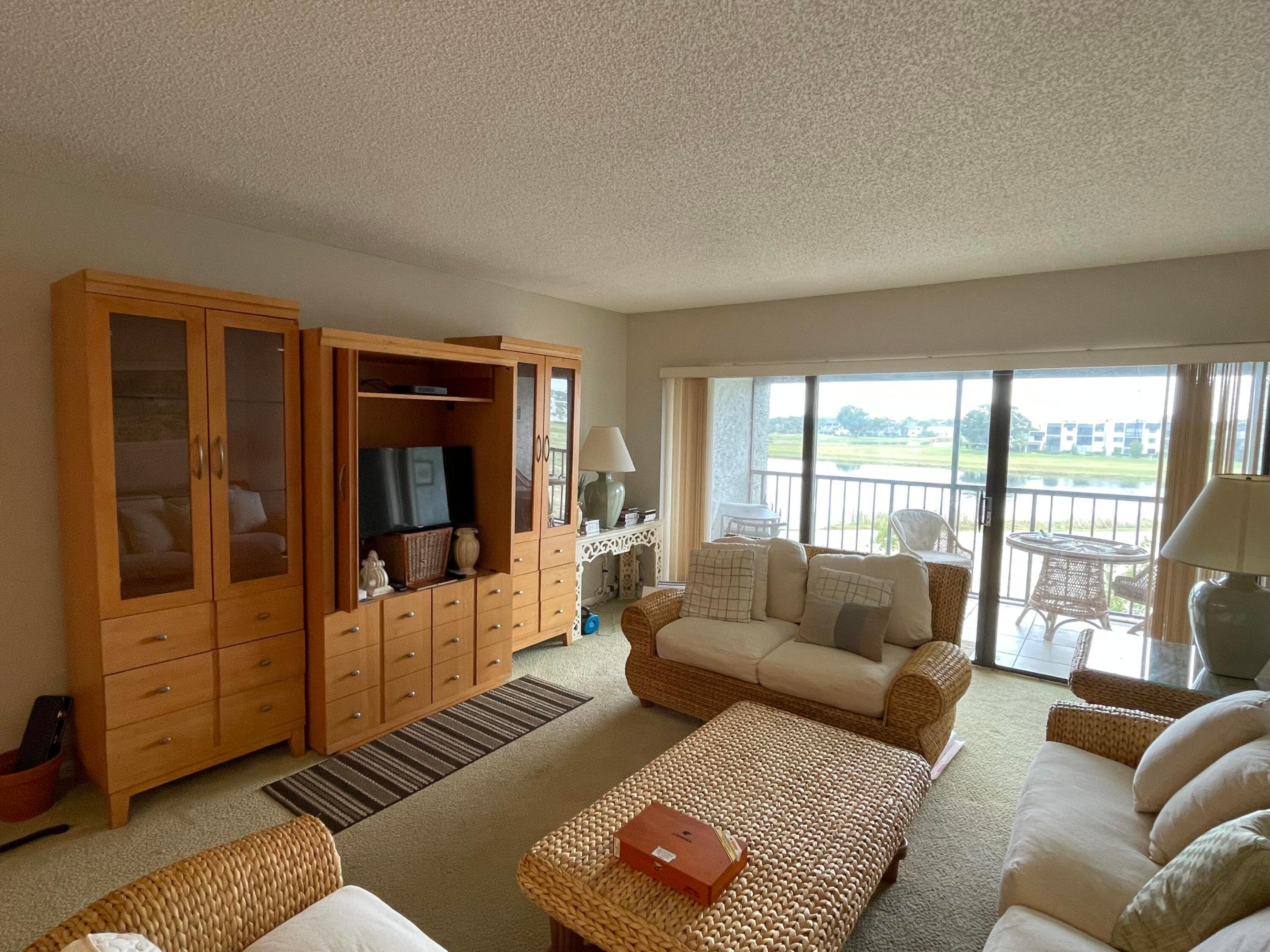 FOUNTAINS OF PALM BEACH CONDO 4 - Residential