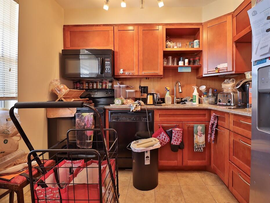 VILLAGES OF ORIOLE BONAIRE - Residential