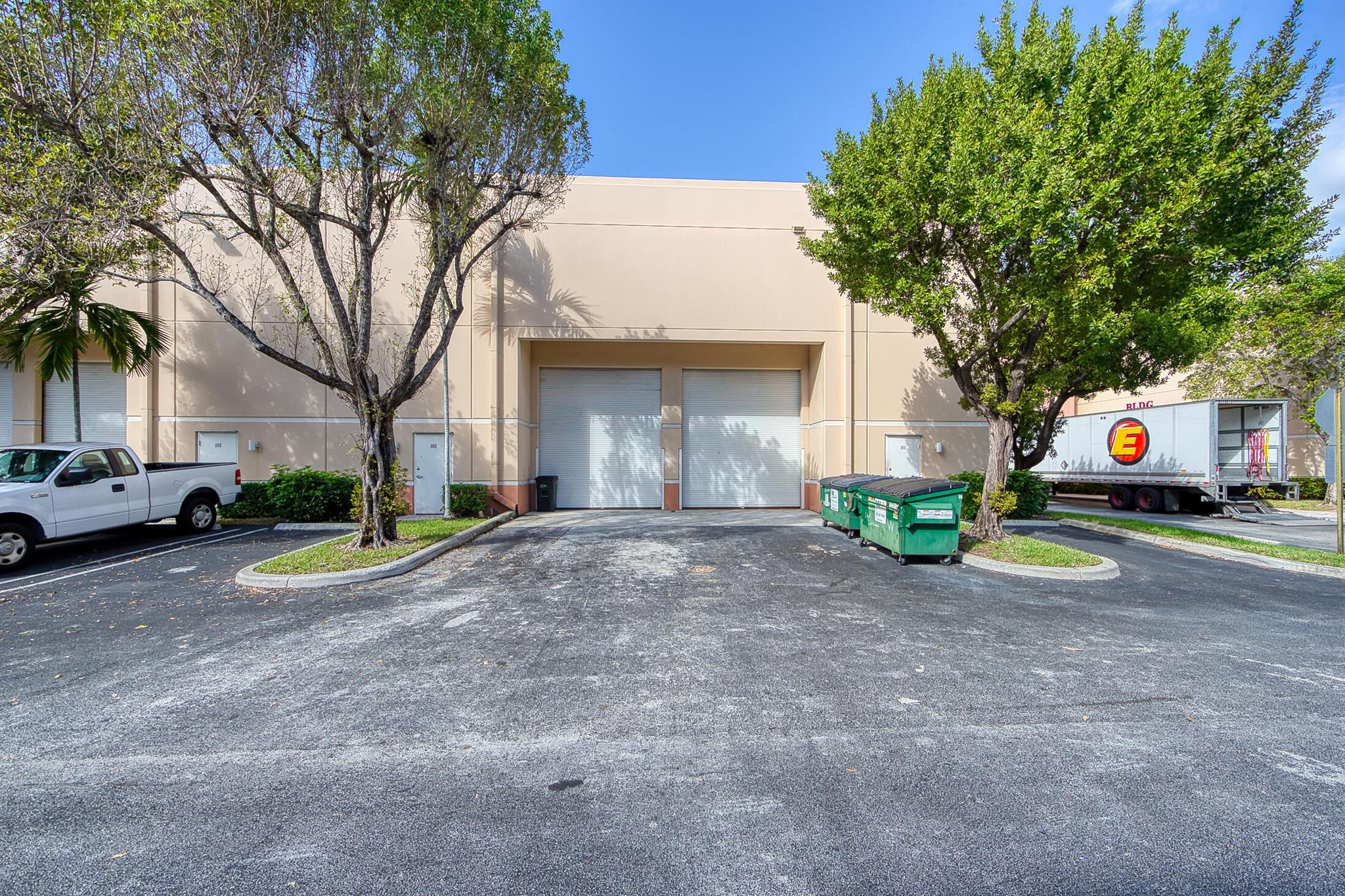 CONGRESS COMMERCE CENTER - Commercial Sale