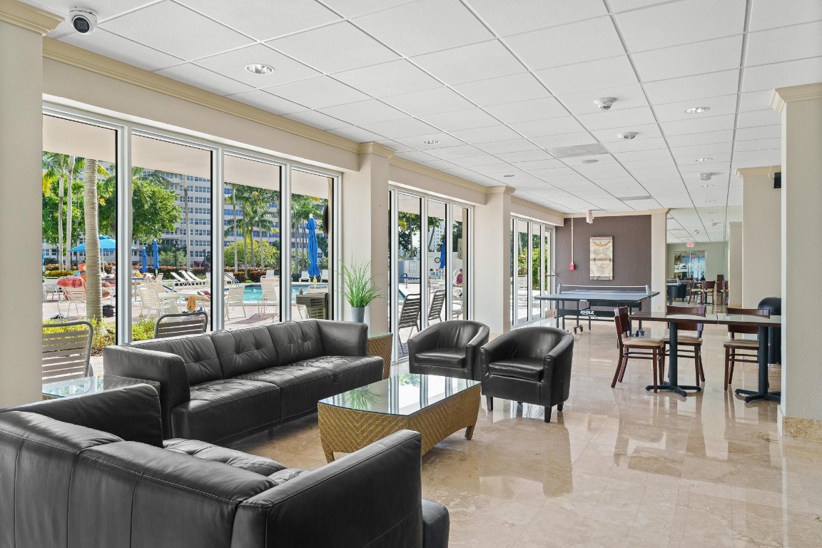 Coral Ridge Towers East - Residential