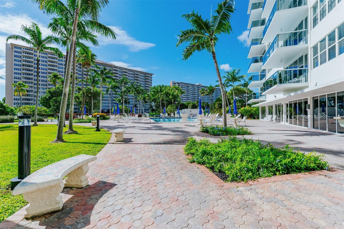 Coral Ridge Towers East - Residential