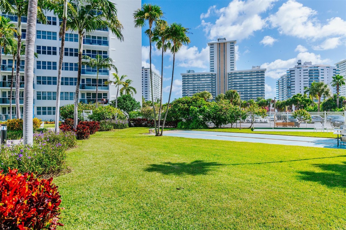 Coral Ridge Towers East - Residential