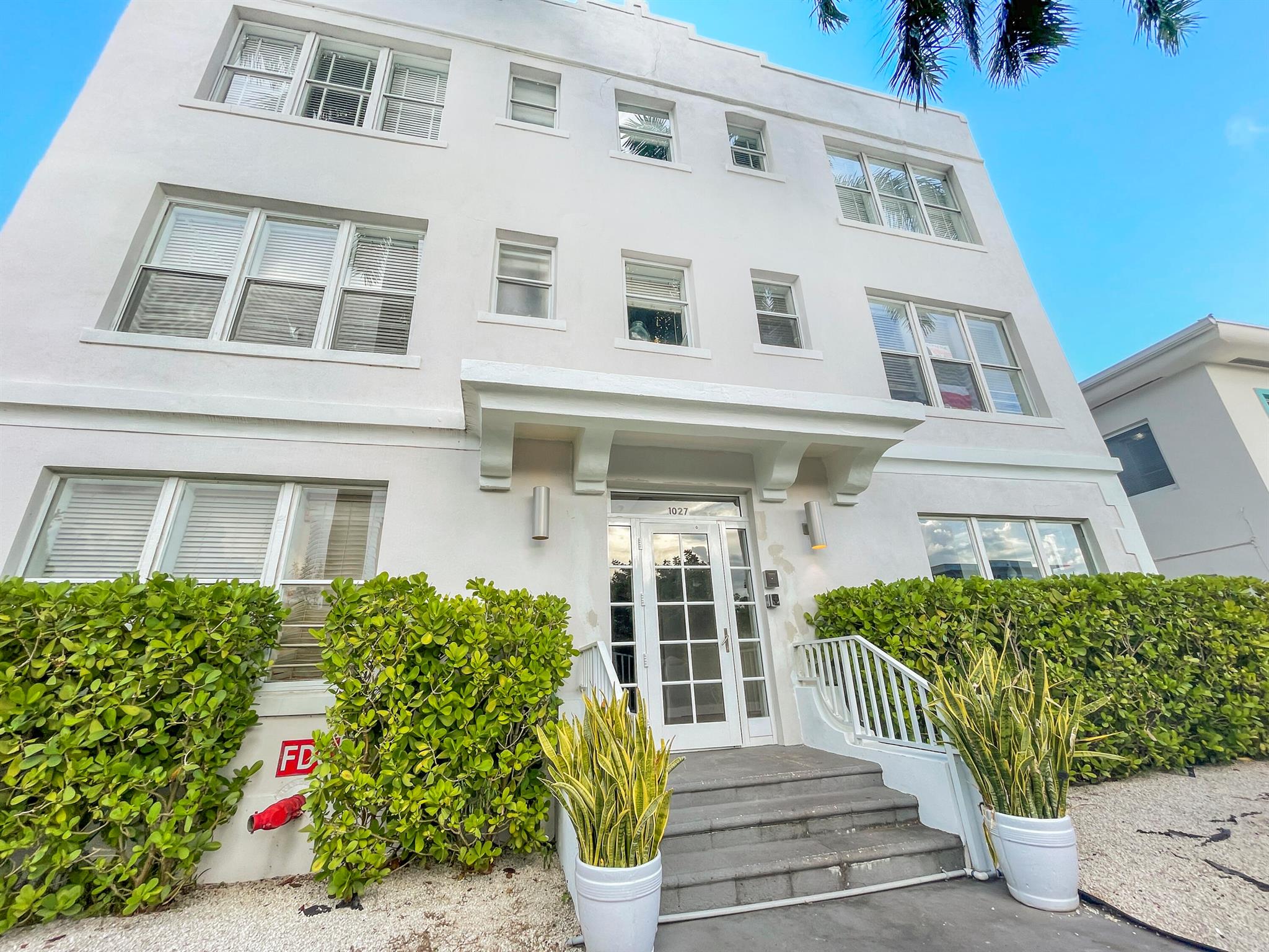 Live in the heart of South Beach in this bright and stylish 1-bedroom, 1-bath apartment! Just blocks from Lincoln Road, Collins Ave, Ocean Drive, and the trendy South of Fifth neighborhood, you'll have the best of Miami Beach right outside your door. Inside, you'll find an open living space, a spacious bedroom with a custom walk-in closet, a new oven, stainless steel appliances, central air, and in unit washer & dryer. The building is pet-friendly, gated for security, and offers a bike rack, plus the city provides resident street parking permits. This is the perfect mix of comfort and convenience--schedule your showing today and make South Beach your new home!