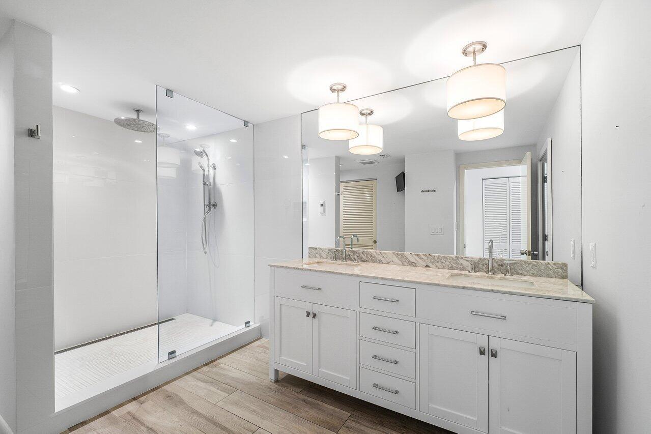 REEF CONDO - Residential