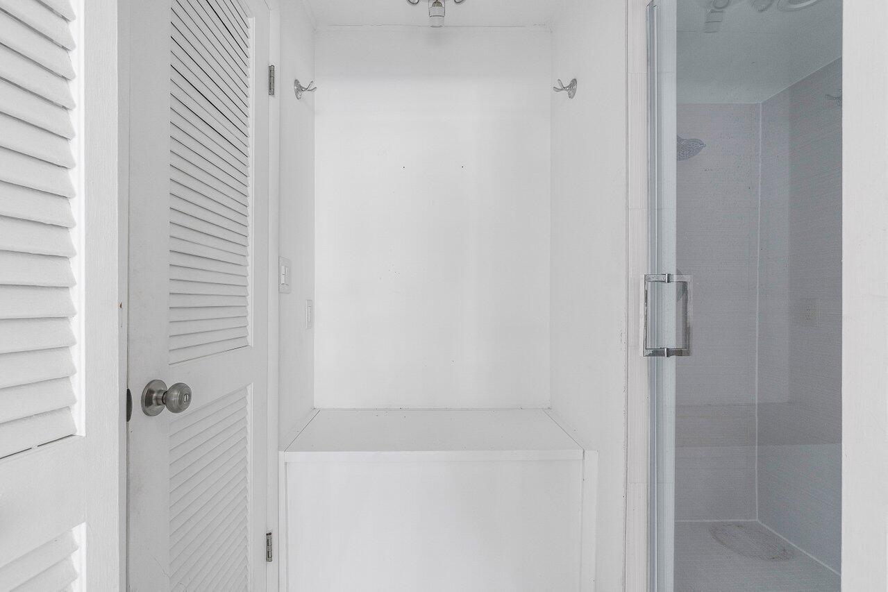 REEF CONDO - Residential