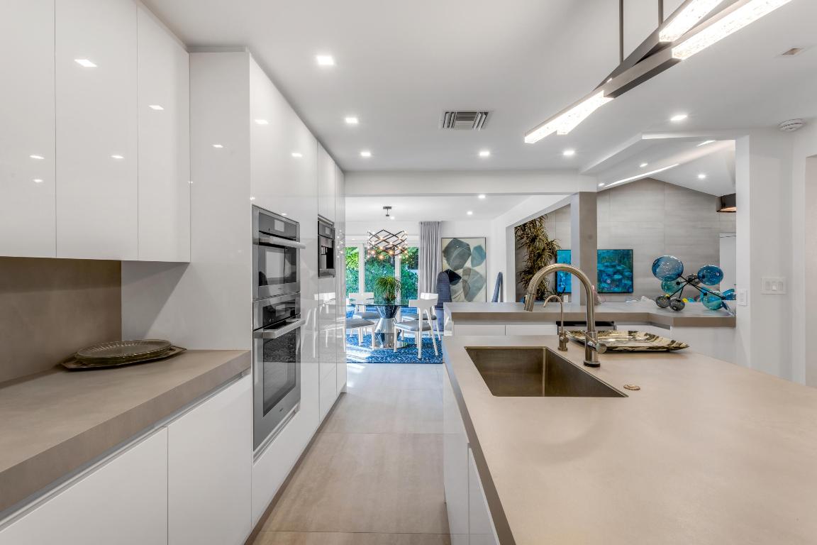 LAKE SHORES LANTANA - Residential