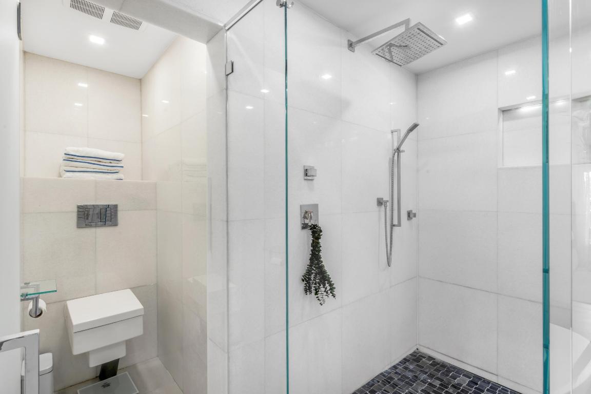 LAKE SHORES LANTANA - Residential