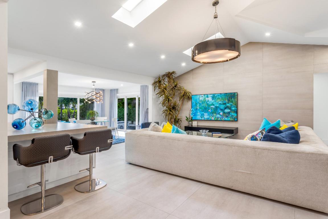 LAKE SHORES LANTANA - Residential