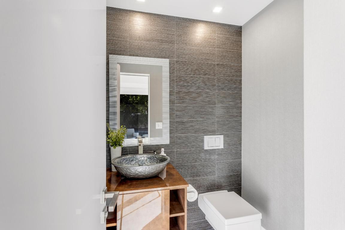 LAKE SHORES LANTANA - Residential