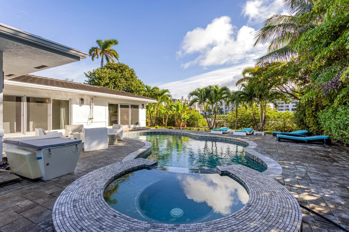 LAKE SHORES LANTANA - Residential