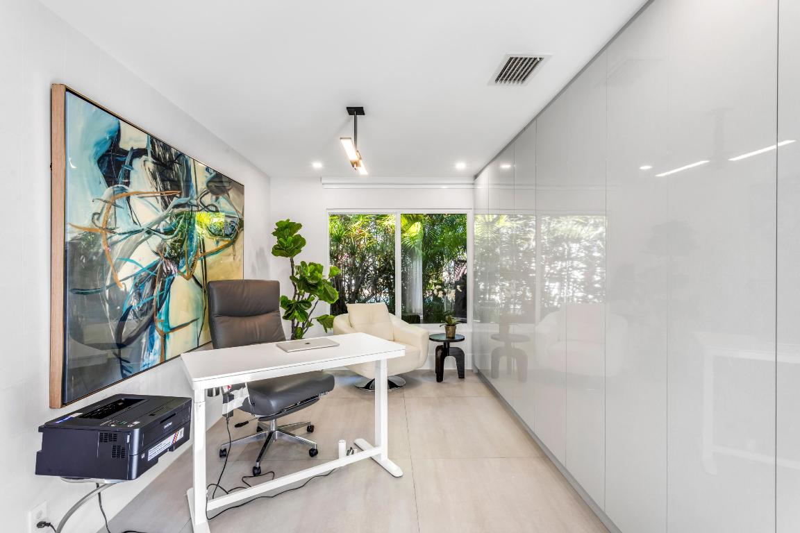 LAKE SHORES LANTANA - Residential