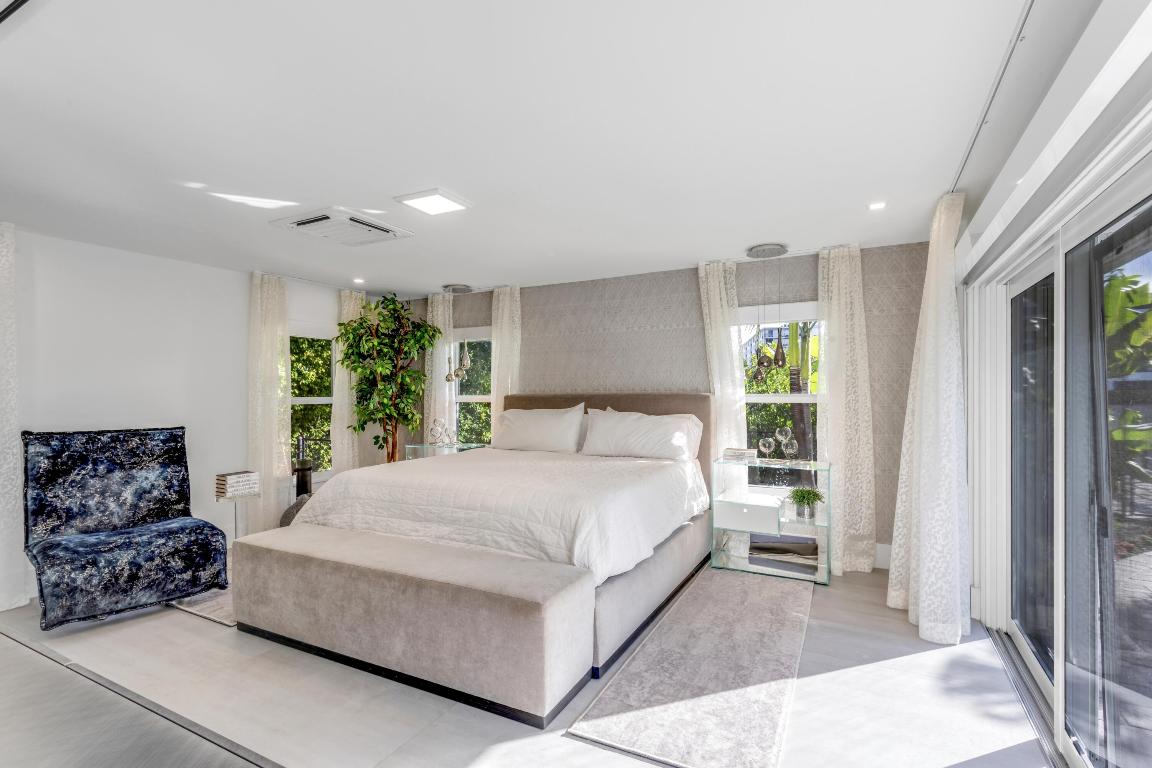 LAKE SHORES LANTANA - Residential