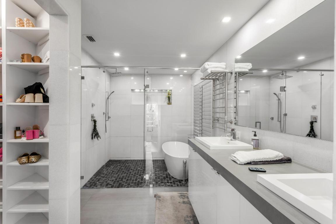 LAKE SHORES LANTANA - Residential