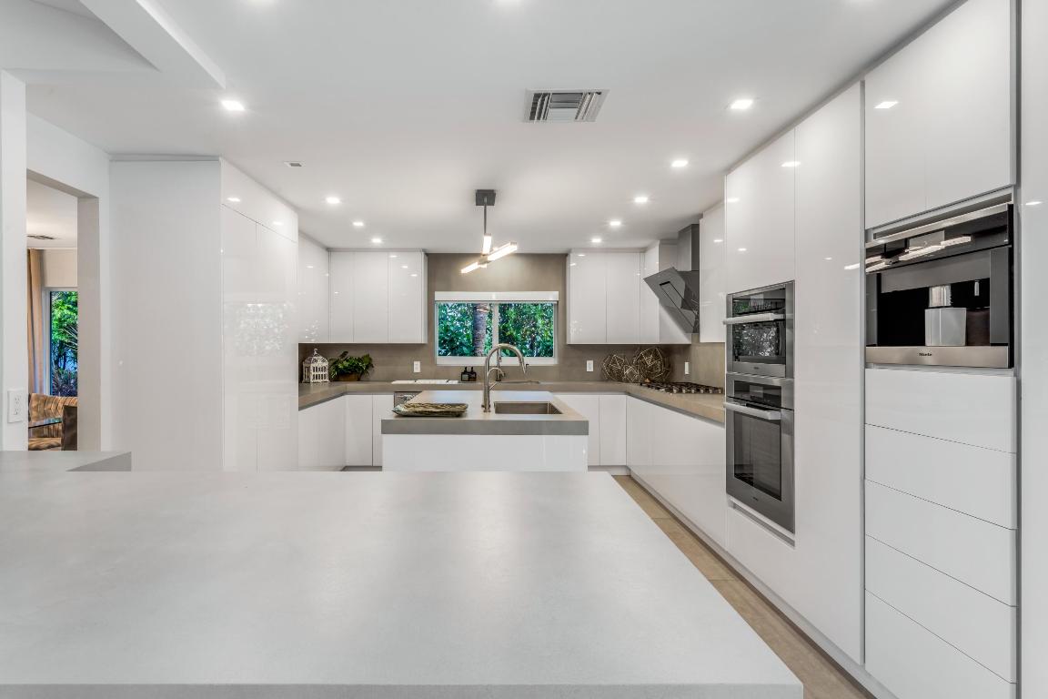 LAKE SHORES LANTANA - Residential