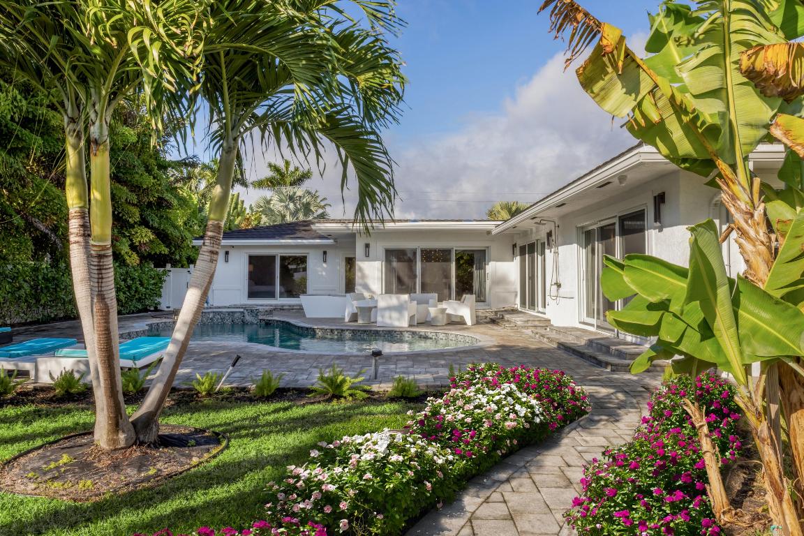 LAKE SHORES LANTANA - Residential