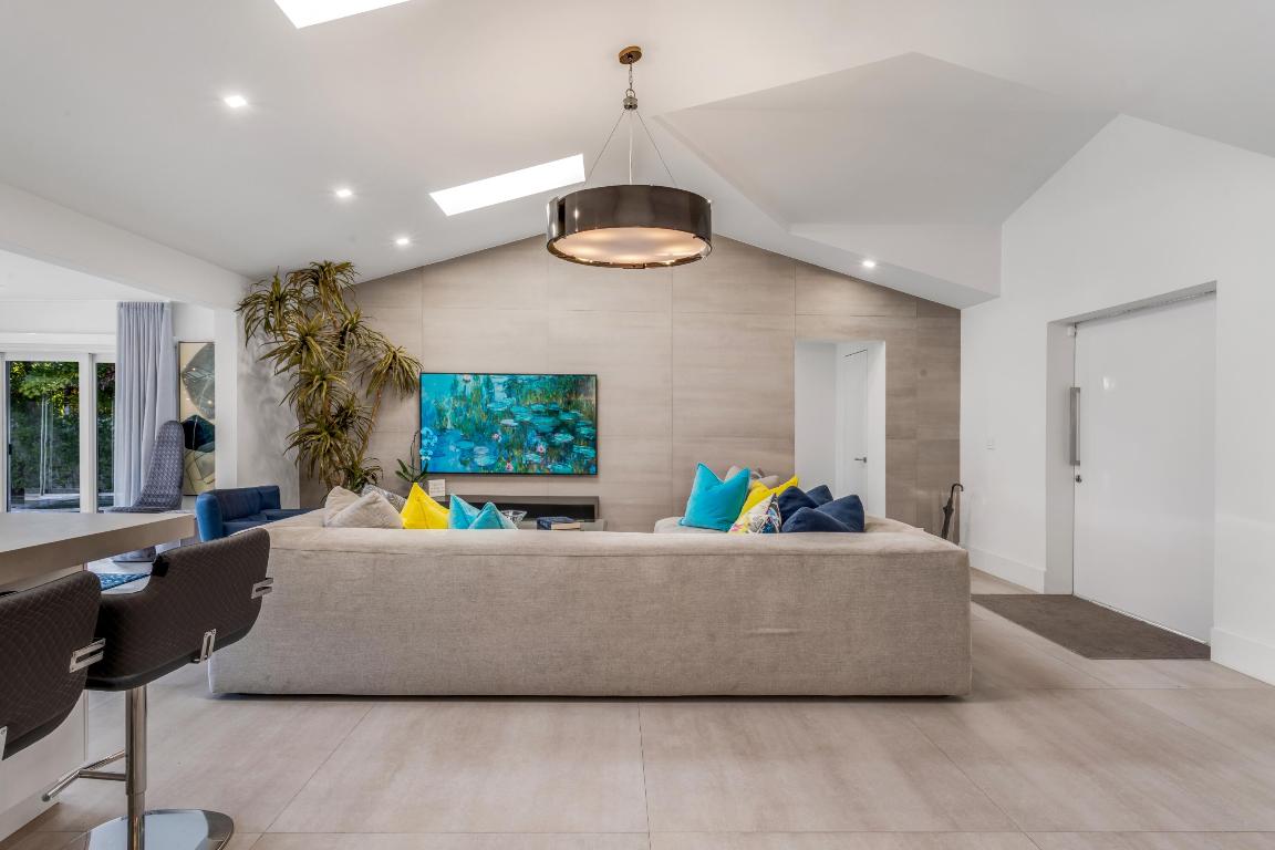 LAKE SHORES LANTANA - Residential