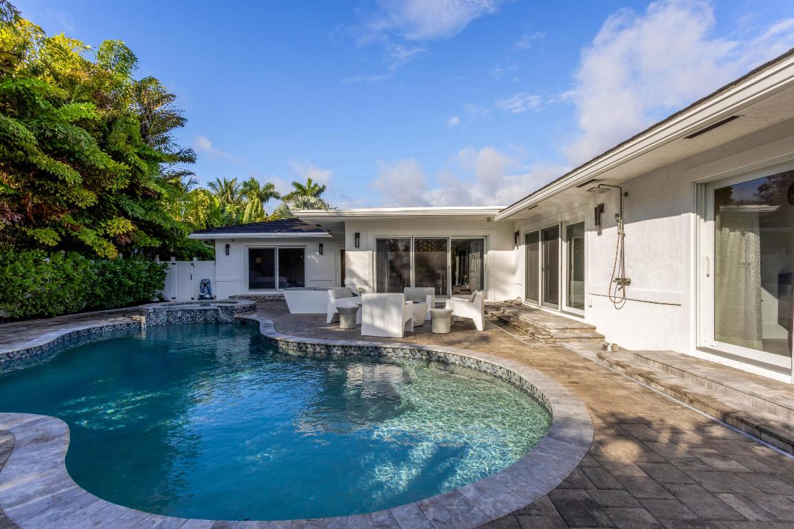 LAKE SHORES LANTANA - Residential