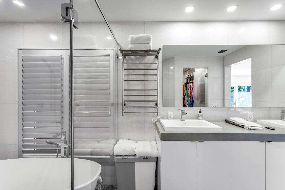 LAKE SHORES LANTANA - Residential