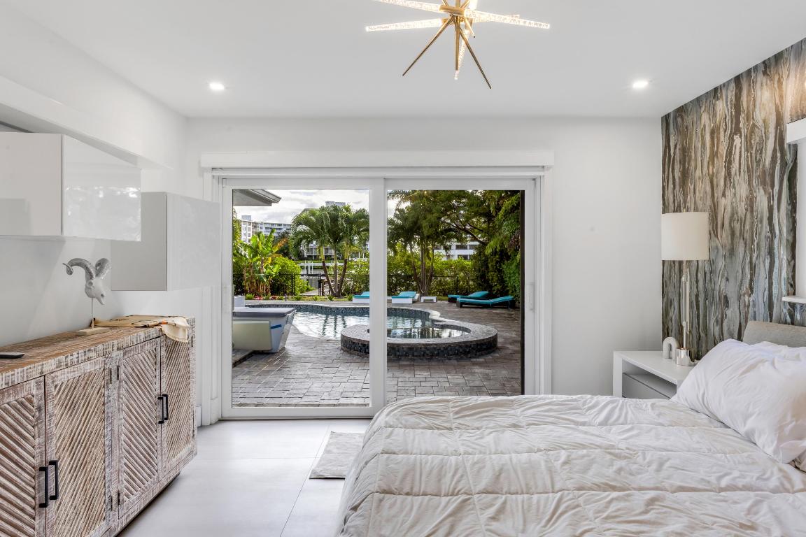 LAKE SHORES LANTANA - Residential