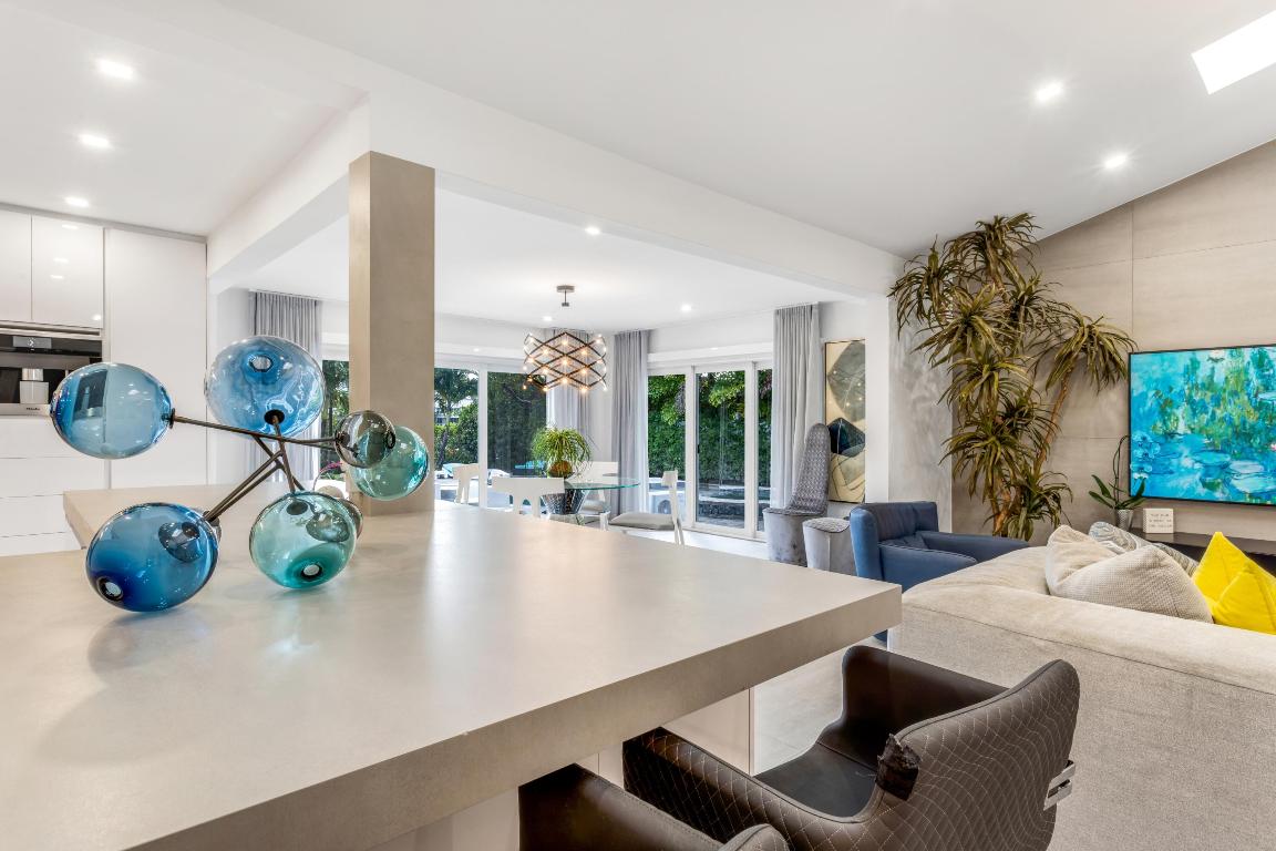 LAKE SHORES LANTANA - Residential