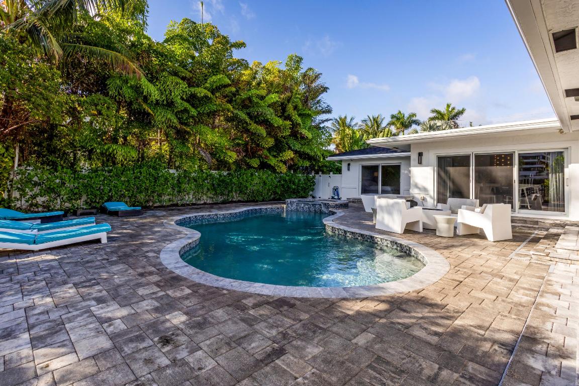 LAKE SHORES LANTANA - Residential