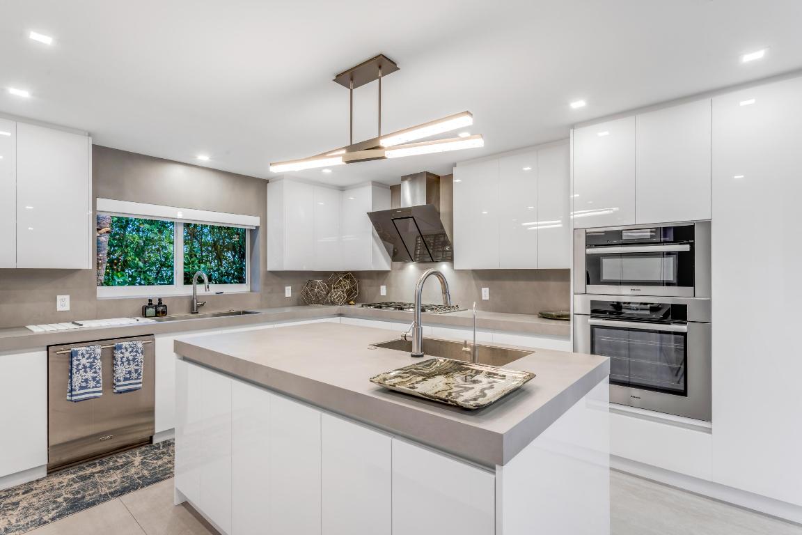 LAKE SHORES LANTANA - Residential