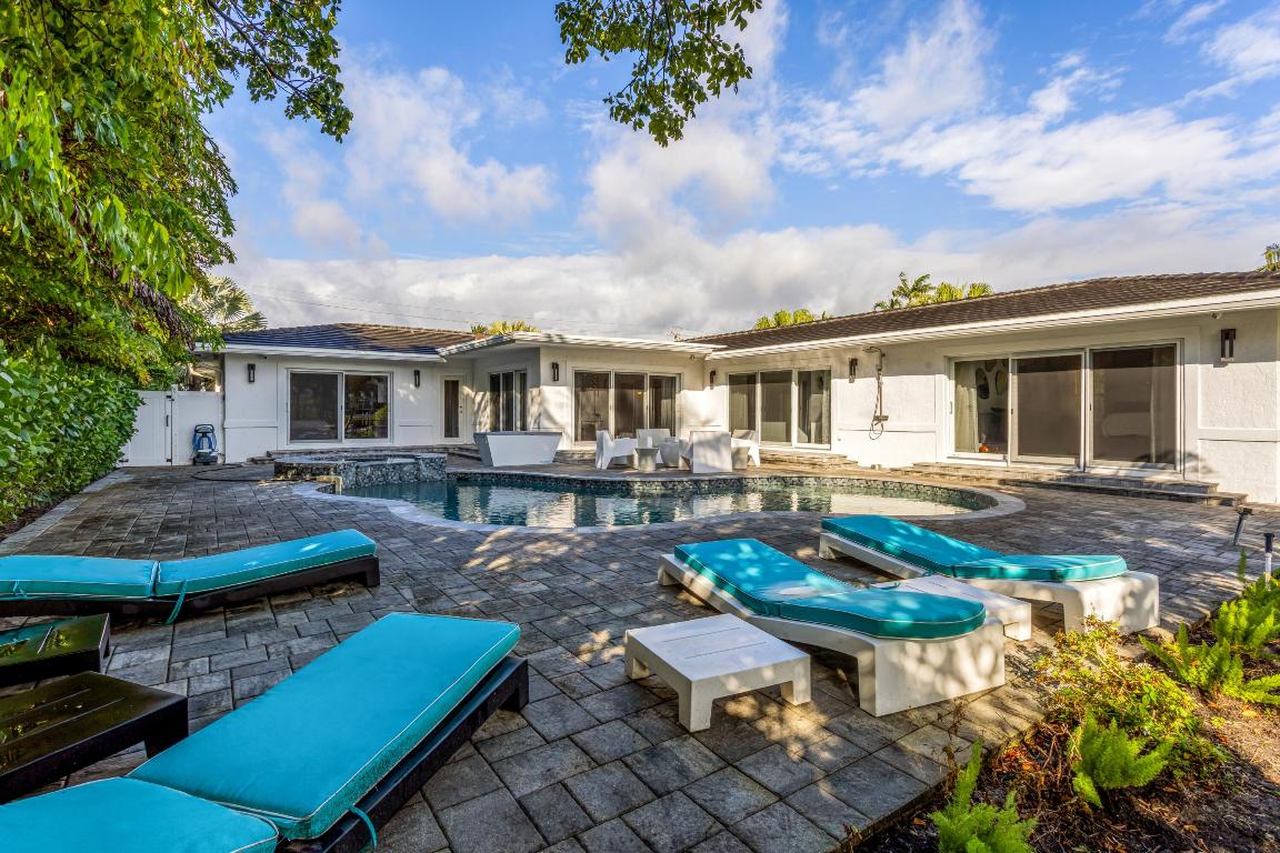 LAKE SHORES LANTANA - Residential