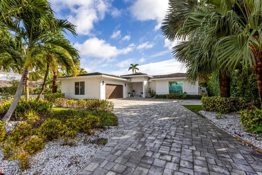 Photo of 820 N Atlantic Drive, Lantana, FL 33462 (MLS # R11155107)