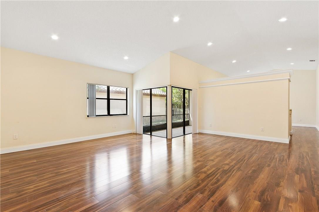 FALCON'S LEA - IVANHOE - Residential