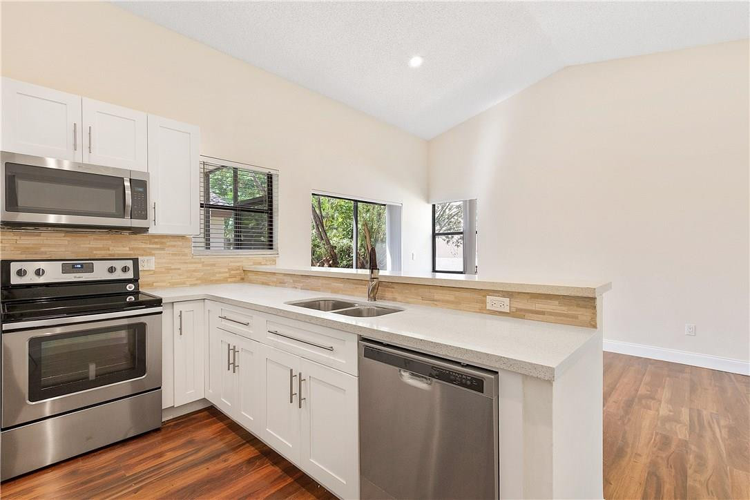 FALCON'S LEA - IVANHOE - Residential