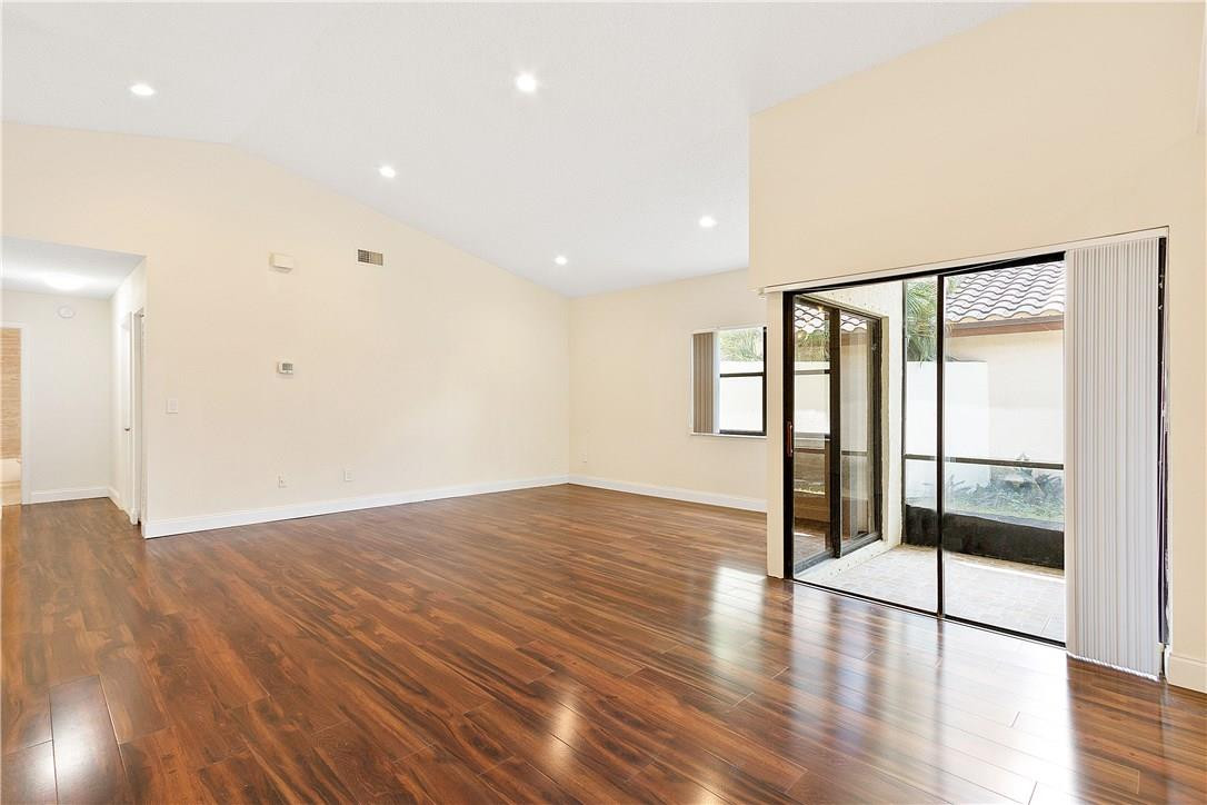 FALCON'S LEA - IVANHOE - Residential
