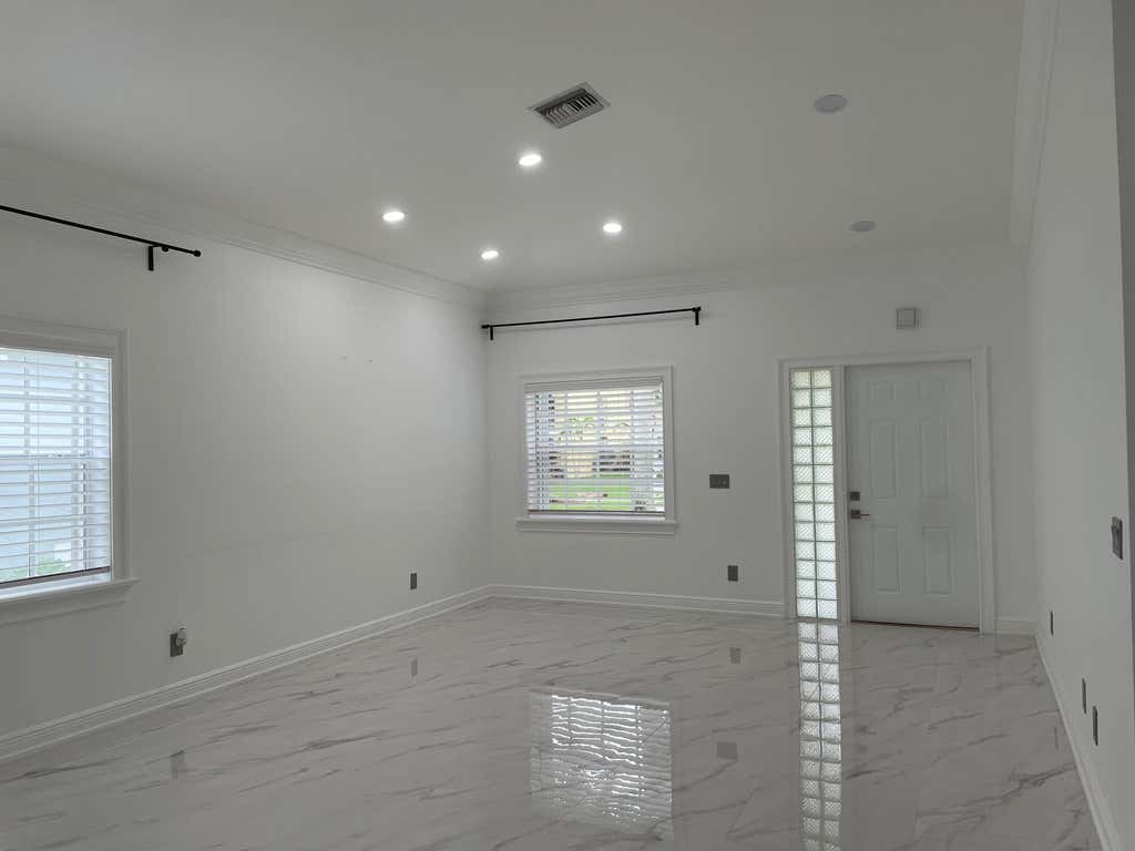 Photo of 6264 Lansdowne Circle, Boynton Beach, FL 33472 (MLS # B26033990)