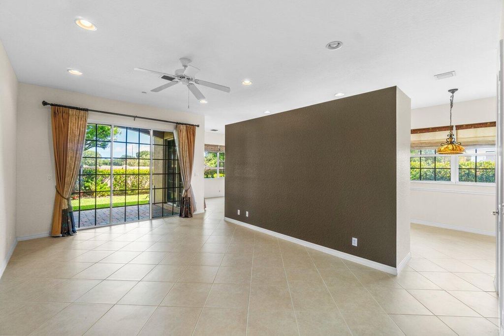 Photo of 32 Beechdale Lane, Boynton Beach, FL 33426 (MLS # R10977807)