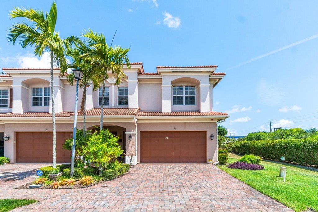 Photo of 32 Beechdale Lane, Boynton Beach, FL 33426 (MLS # R10977807)
